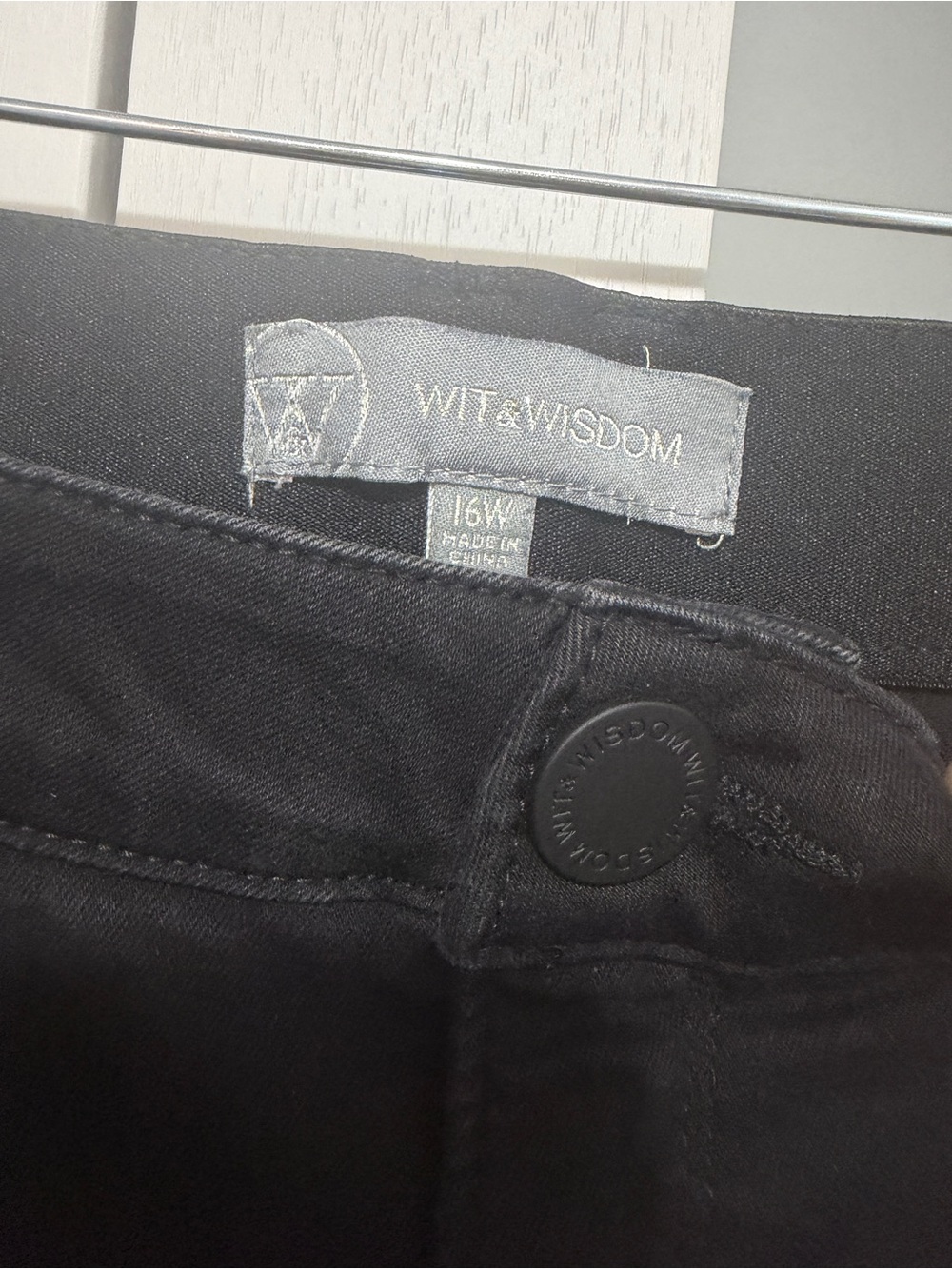 Wit & Wisdom Jeans Black - Picture 5 of 9